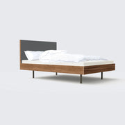 Unidorm Nussbaum - Holzbett mit Kopfteil 180 x 200 cm