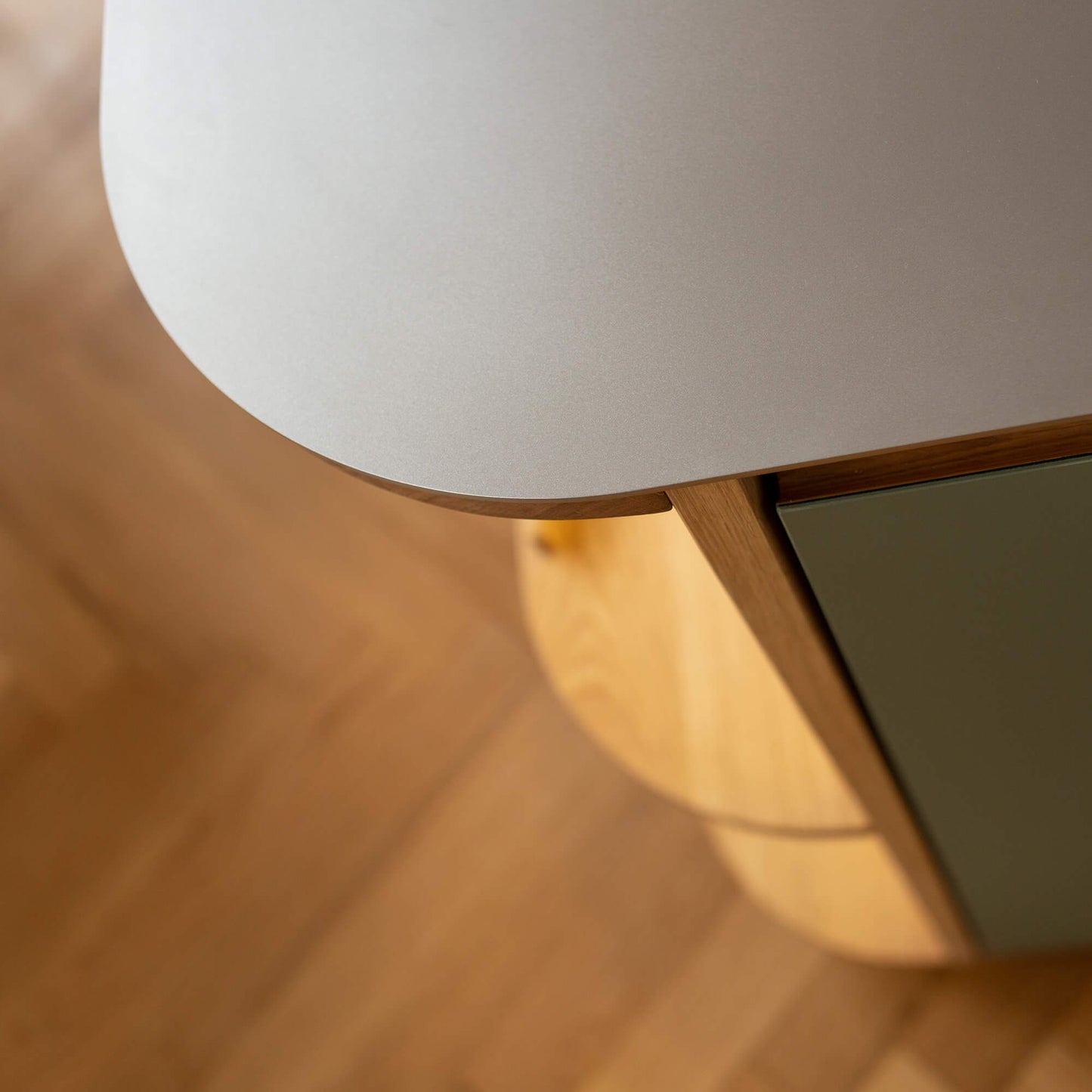 Ecke abgerundet, Küche Eiche, mit Linoleumfronten, olive