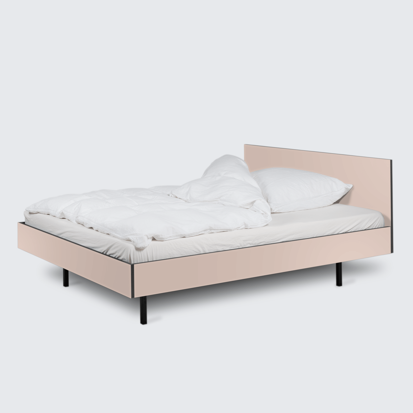 rosa Bett mit Linoleumoberfläche