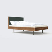 Unidorm Nussbaum - Holzbett mit Kopfteil 180 x 200 cm