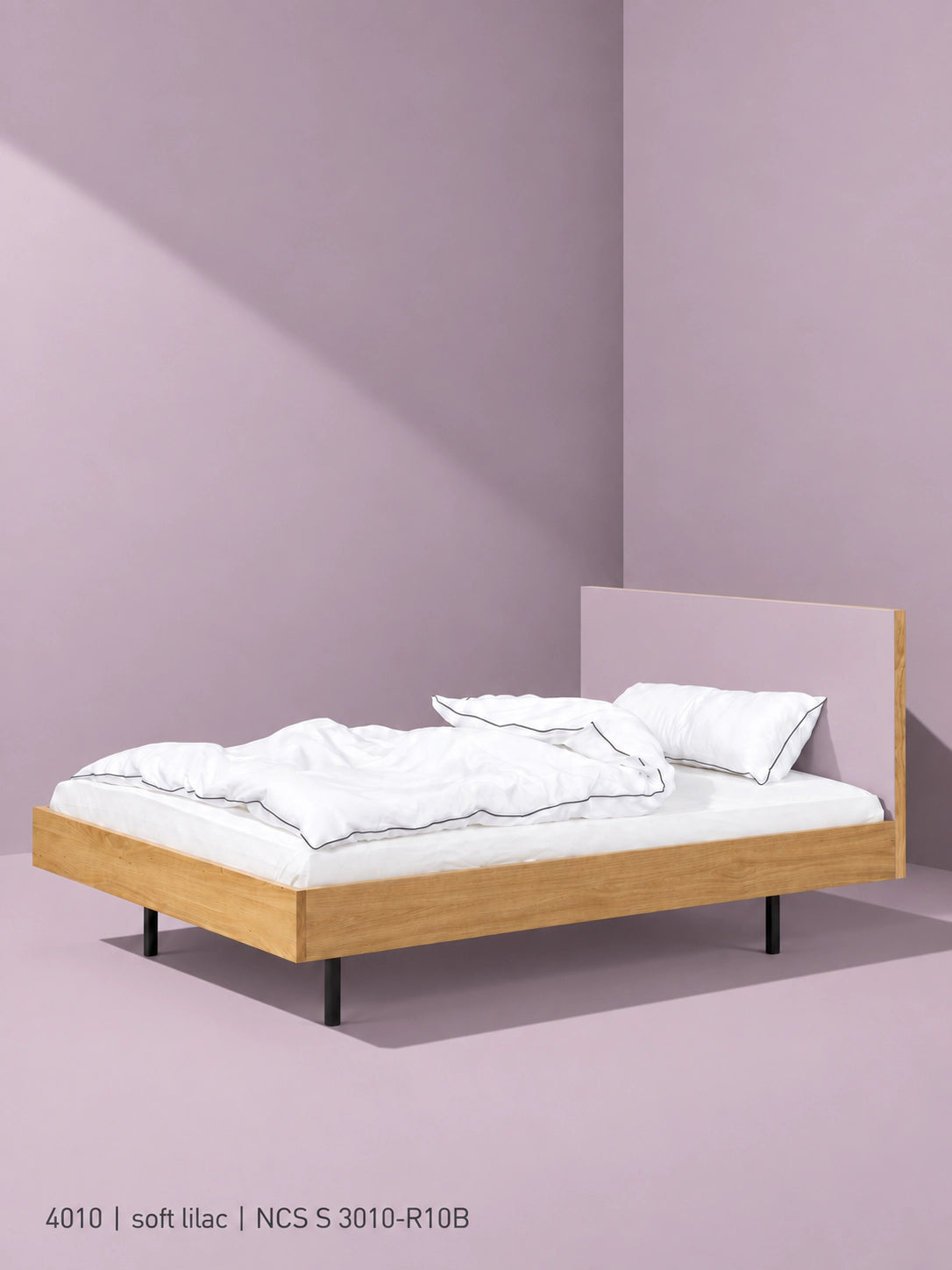 Unidorm mit Soft lilac kopfteil und hintergrund monochrom mit schattenspielen in Softlilac