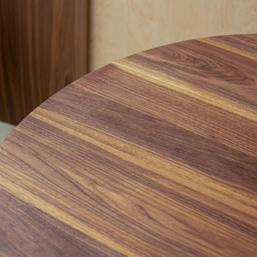 
                  
                    Runder Usus table
                  
                