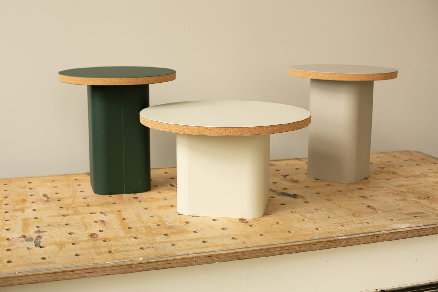 
                  
                    THOI – Beistelltisch aus Linoleum und Kork
                  
                