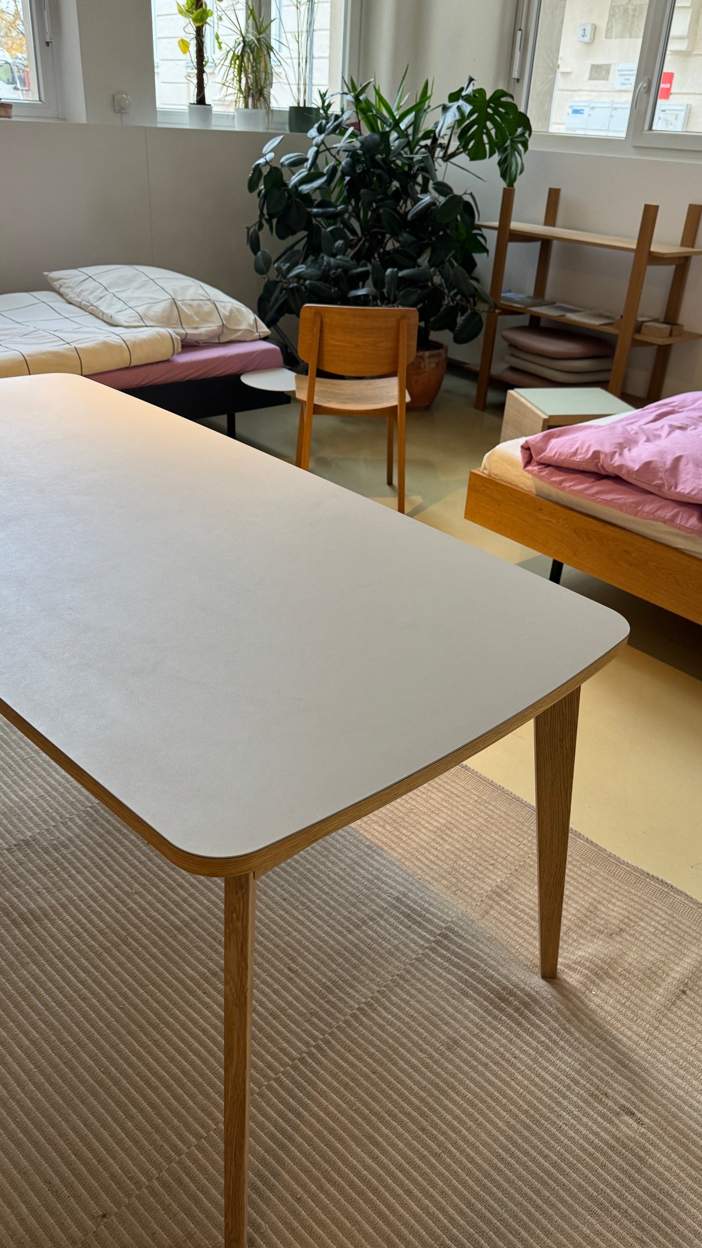 
                  
                    Linoleumtisch Usus 180 x 85 cm mit Eichengestell
                  
                