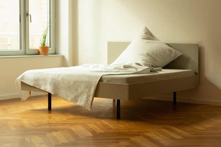 Linoleumbett mit Kopfteil 120 x 200 cm