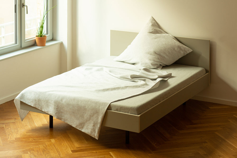
                  
                    Linoleumbett mit Kopfteil 90 x 200 cm
                  
                