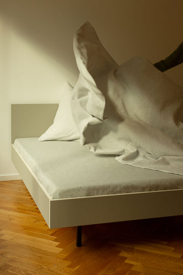 Linoleumbett mit Kopfteil 140 x 200 cm