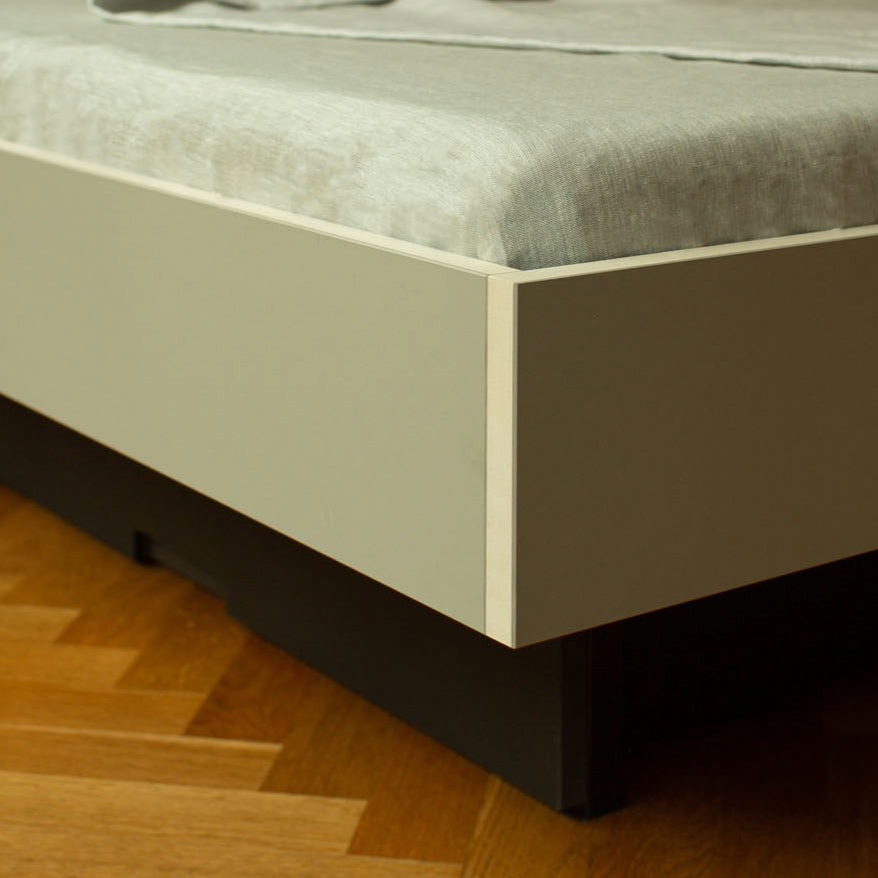 
                  
                    Linoleumbett mit Kopfteil 90 x 200 cm
                  
                