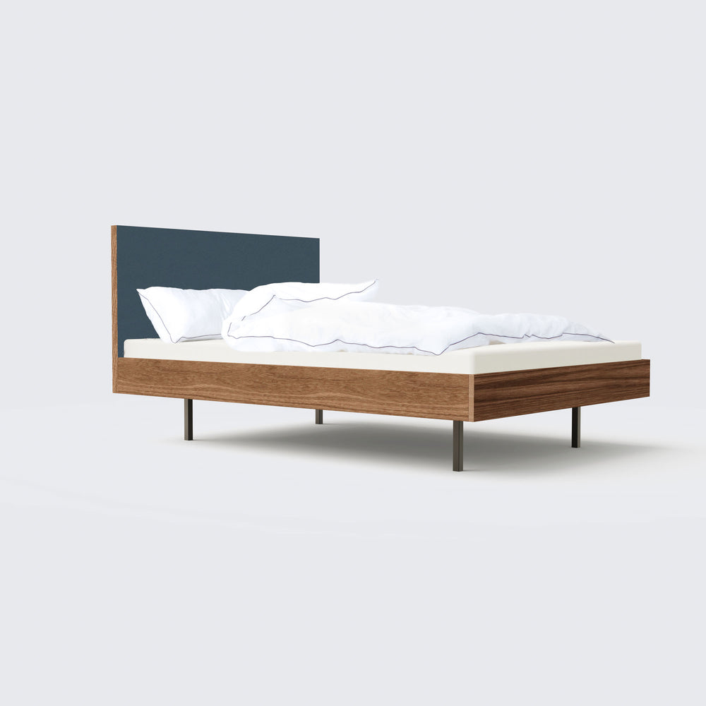 
                  
                    Unidorm Nussbaum - Holzbett mit Kopfteil 180 x 200 cm
                  
                