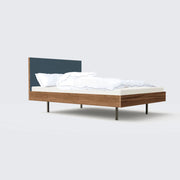 Unidorm Nussbaum - Holzbett mit Kopfteil 180 x 200 cm