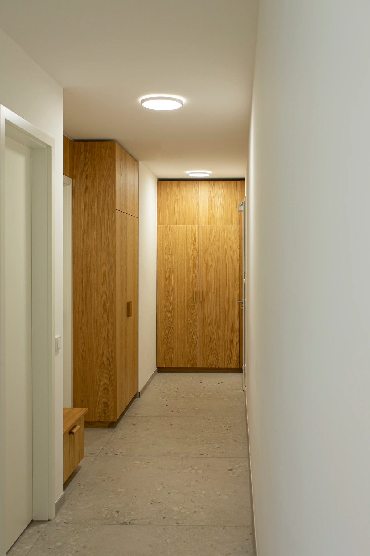 Wandschrank fürs Bad aus Linoleum und Eiche von BARTMANN Berlin